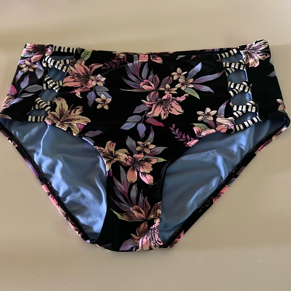 Ladies Time and Tru swim bottoms mmm